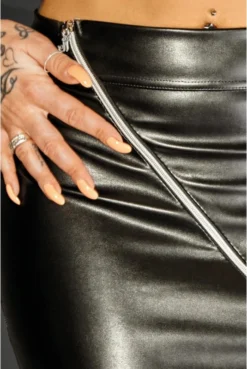 Mini Jupe Zip Fetish Ruler Noir HandMade 12 Mini Jupe Zip Fetish Ruler Noir HandMade -L’Éveil Sensuel Soldes mini jupe zip fetish ruler noir handmade 5