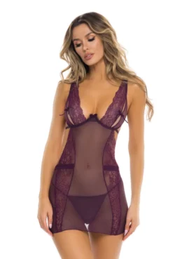 Nuisette Violette Ouverte Sur Les Seins Nuit Epaules Et Dos Nus Et String Assorti