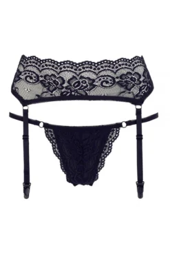 Porte Jarretelles Dentelle Noire Et String Assorti -L’Éveil Sensuel Soldes porte jarretelles dentelle noire et string assorti 1